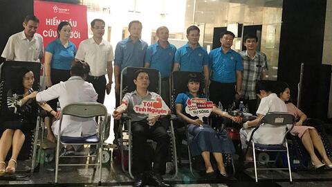 Hàng trăm cán bộ Viện Hàn lâm Khoa học xã hội Việt Nam hiến máu tình nguyện