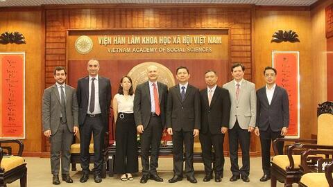 Chủ tịch Viện Hàn lâm Khoa học xã hội Việt Nam tiếp Đại sứ Italia tại Việt Nam