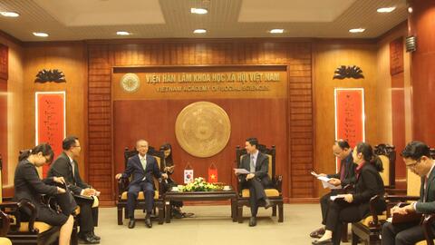 Chủ tịch Bùi Nhật Quang tiếp Đại sứ Hàn Quốc tại ASEAN - ông Lim Sungnam