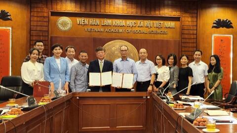 Lễ Ký kết Thỏa thuận hợp tác trao đổi khoa học giữa Viện Nghiên cứu Phát triển bền vững Vùng (Viện Hàn lâm Khoa học xã hội Việt Nam) và Viện Nghiên cứu Kinh tế, Đại học Hàn Quốc