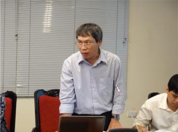 Chủ nhiệm đề tài - PGS.TS. Bùi Quang Tuấn<br> trình bày nội dung báo cáo
